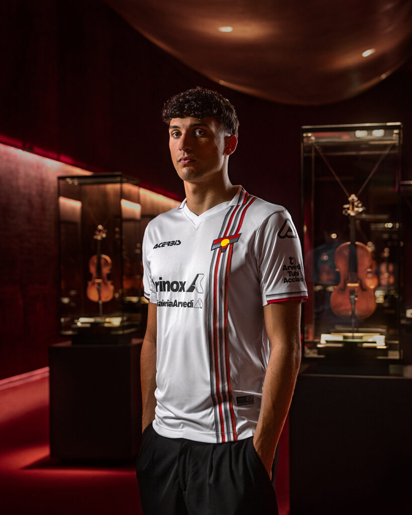 maglia-away-cremonese-2025-2026-scrigno-dei-tesori-cremona-storia-musica