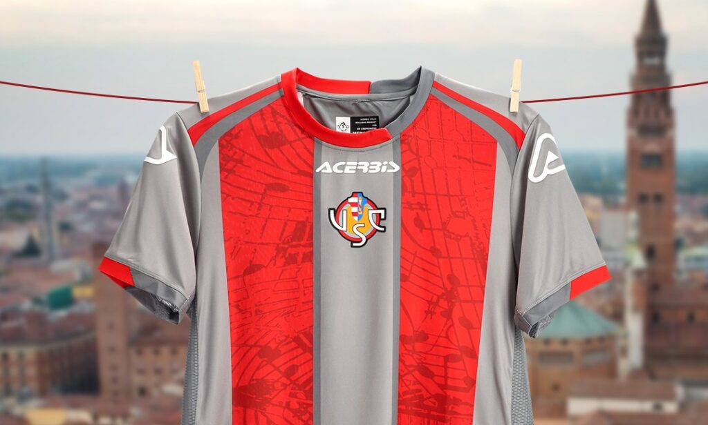 maglia-home-cremonese-2025-26-acerbis-vazquez-cremona-musica