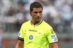 Meme dopo il primo annuncio VAR di Manganiello, ma la risposta dell'AIA non è da meno