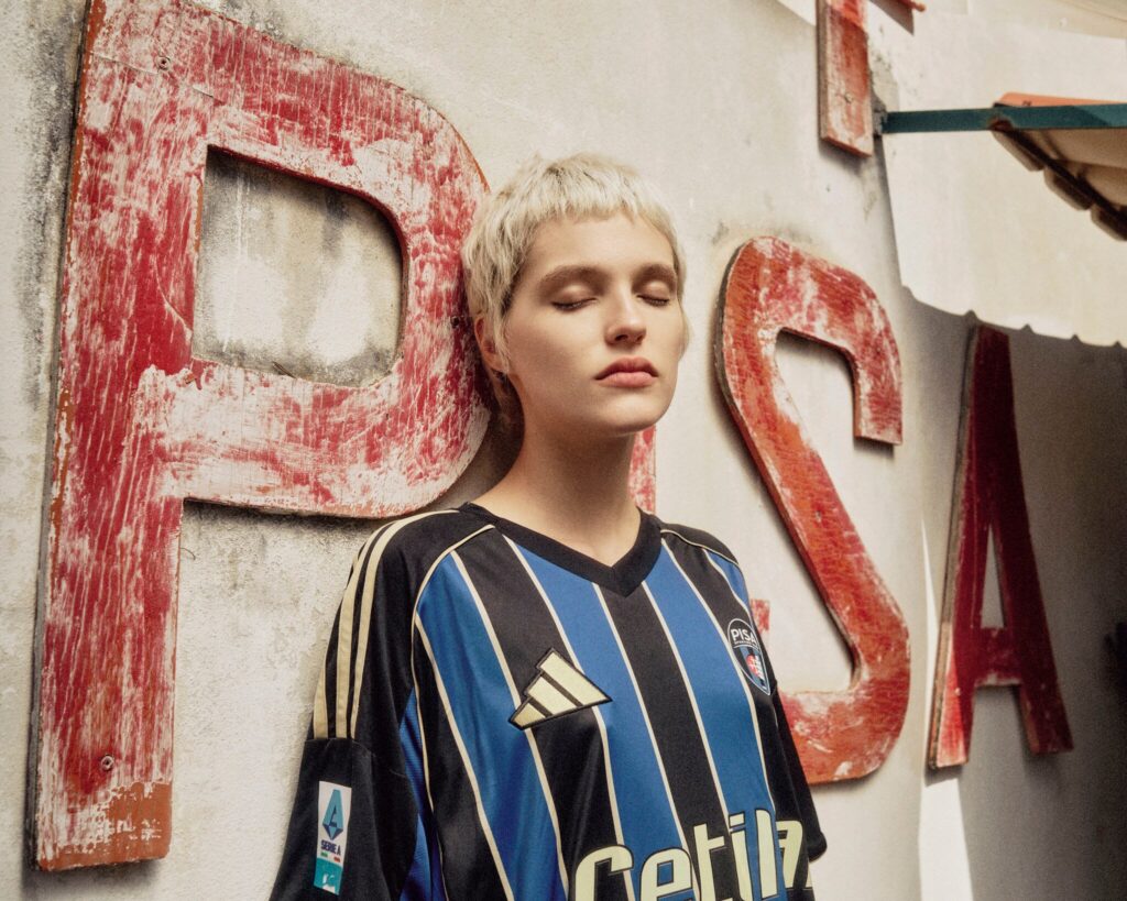 pisa-prima-maglia-home-2025-2026-oro-storia-tradizione