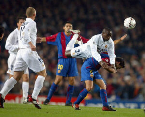 Makelele jumps above Xavi