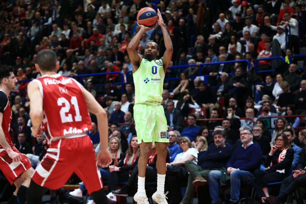 EA7 Emporio Armani Milan v FC Barcelona - Turkish Airlines EuroLeague