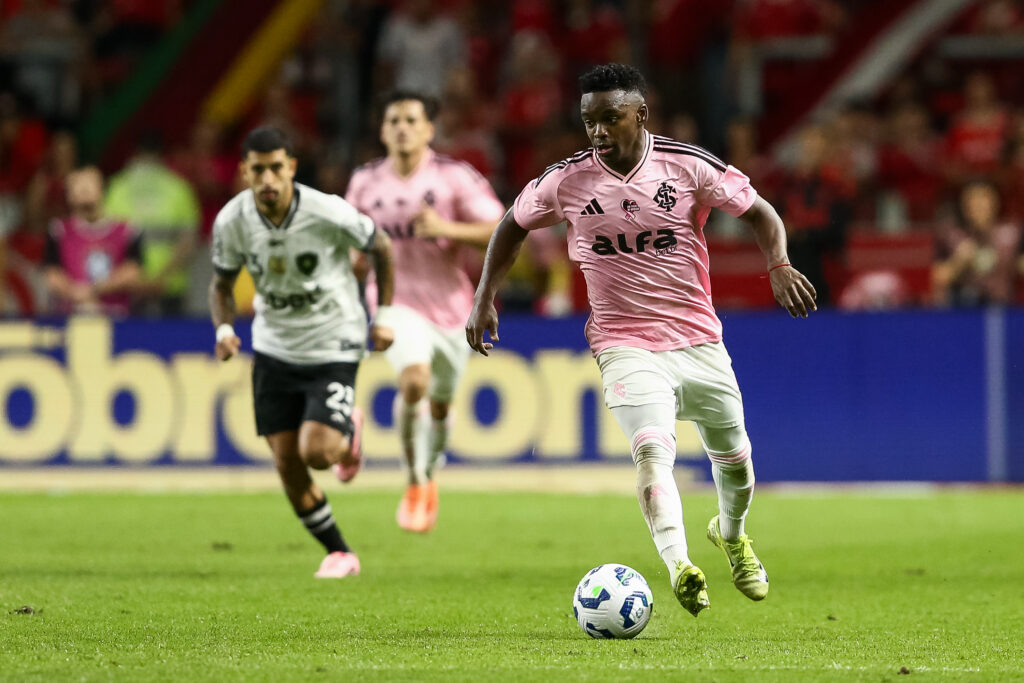 Internacional v Botafogo - Brasileirao 2025