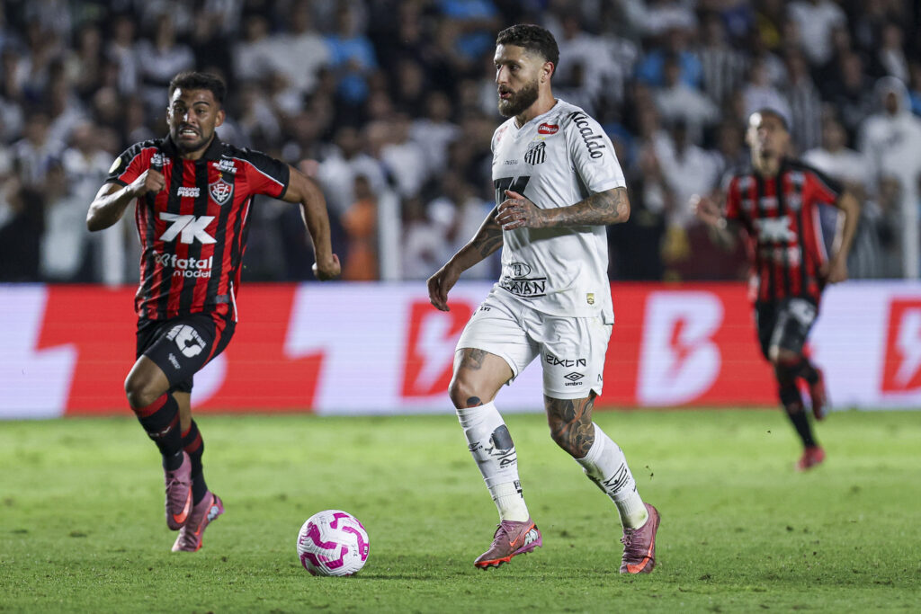 Santos v Vitoria - Brasileirao 2025