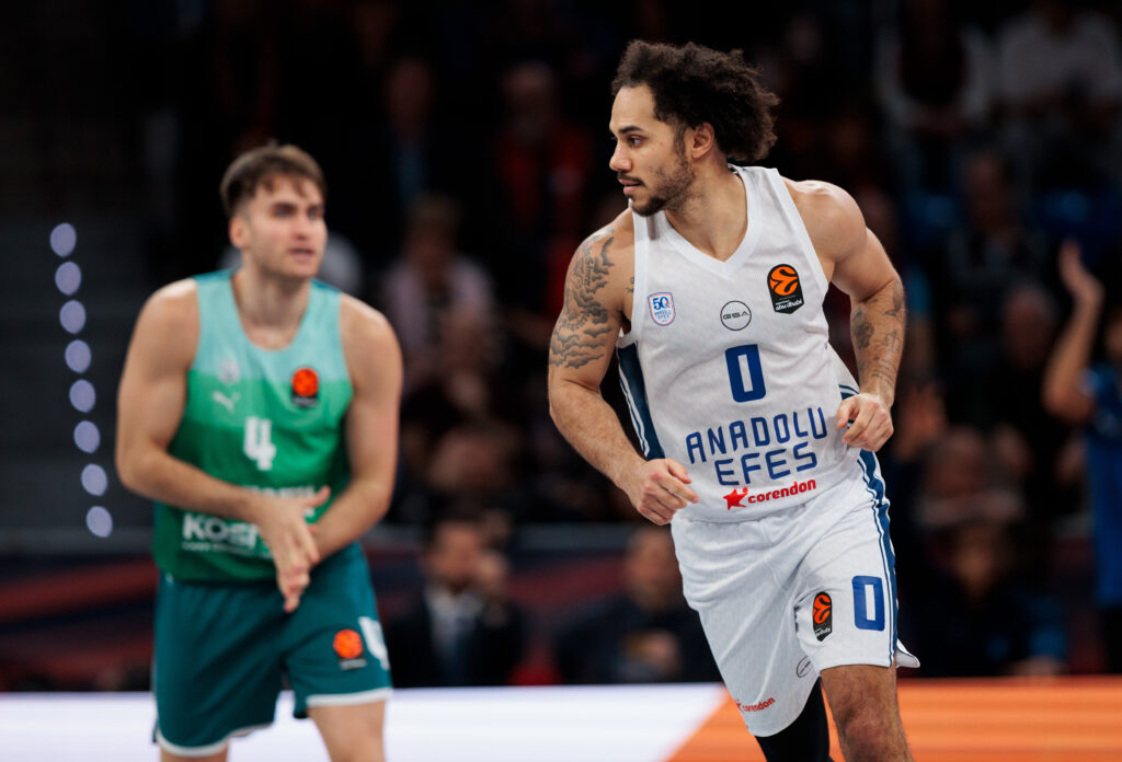 Baskonia Vitoria-Gasteiz v Anadolu Efes Istanbul - Euroleague 2025/2026