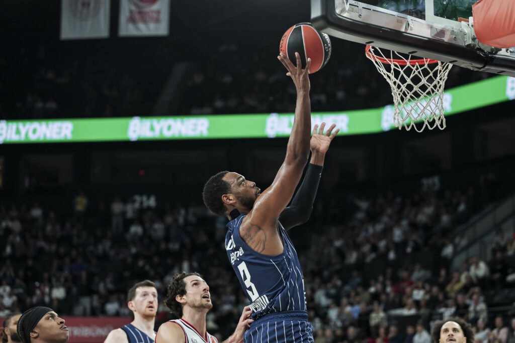 Anadolu Efes Istanbul v EA7 Emporio Armani Milan - Euroleague 2025/2026