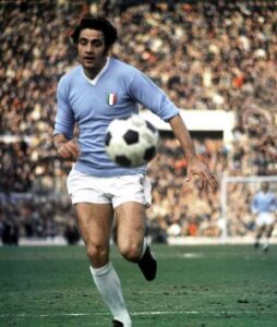 Giorgio_Chinaglia_1974-75_3