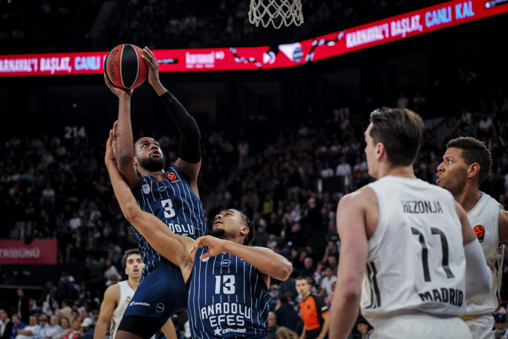 Anadolu Efes Istanbul v Real Madrid - Euroleague 2025/2026
