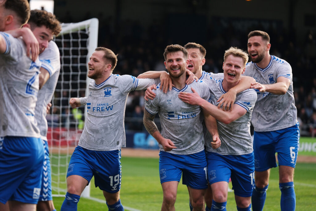 Dundee FC v Kilmarnock FC - William Hill Premiership