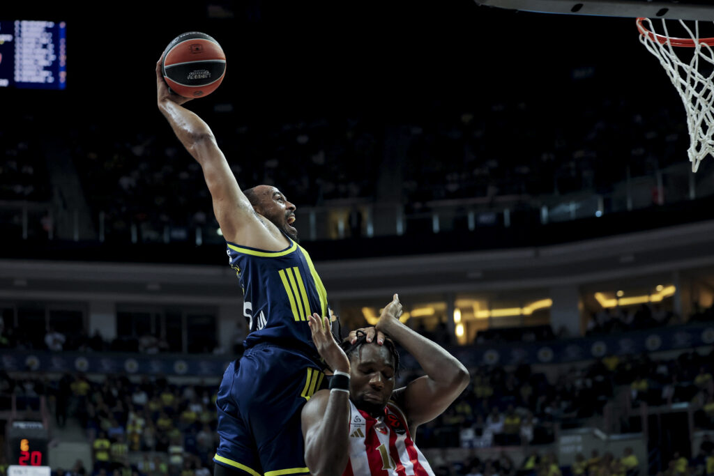 Fenerbahce Beko Istanbul v Crvena Zvezda Meridianbet Belgrade - Euroleague 2025/2026