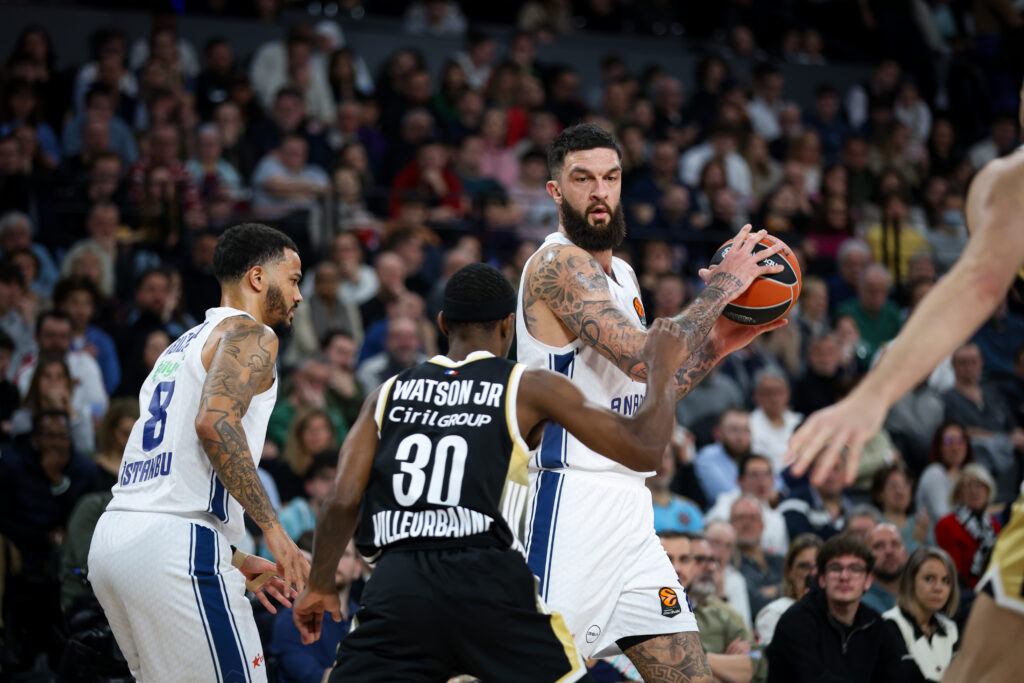 LDLC Asvel Villeurbanne v Anadolu Efes Istanbul - Euroleague 2025/2026