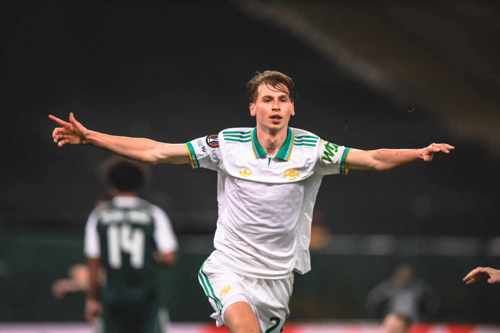 Ziolkowski esulta dopo un gol