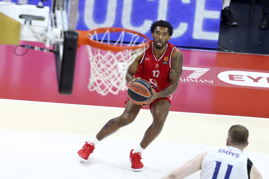 EA7 Emporio Armani Milan v Anadolu Efes Istanbul - Euroleague 2025/2026