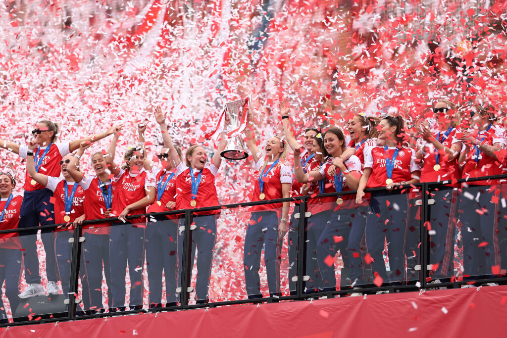 Arsenal Women Trophy Lift