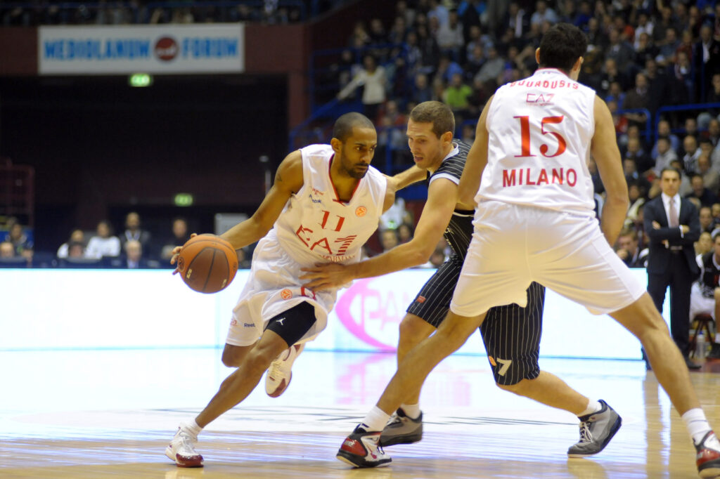 EA7 Emporio Armani Milan v Partizan mt:s Belgrade - Turkish Airlines Euroleague