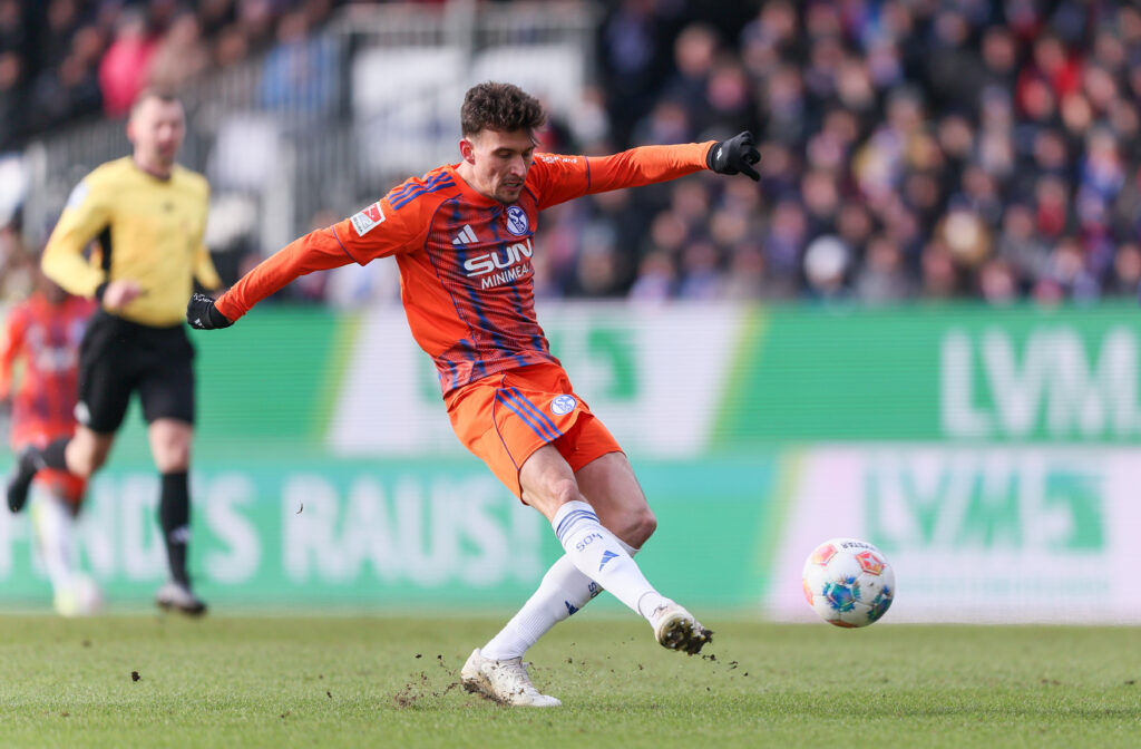 Holstein Kiel v FC Schalke 04 - 2. Bundesliga