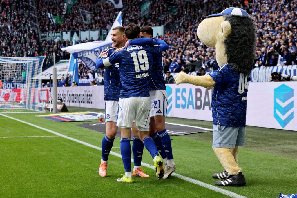 FC Schalke 04 v Hannover 96 - 2. Bundesliga