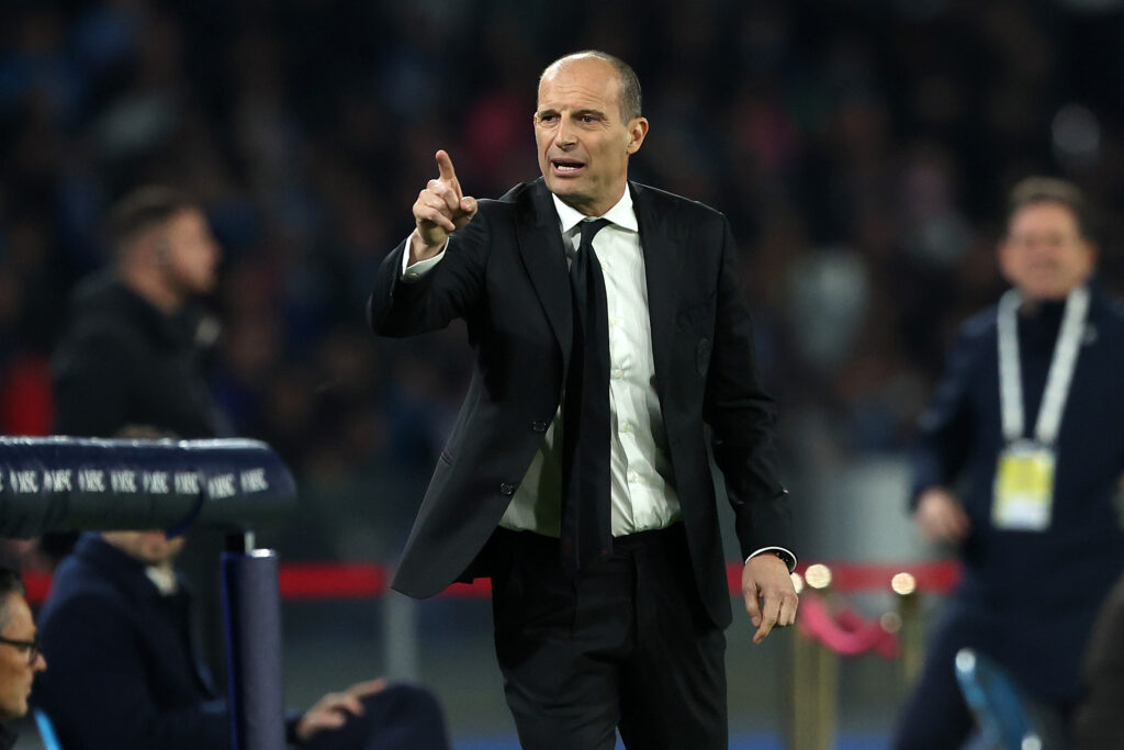 Allegri fa un cenno con la mano